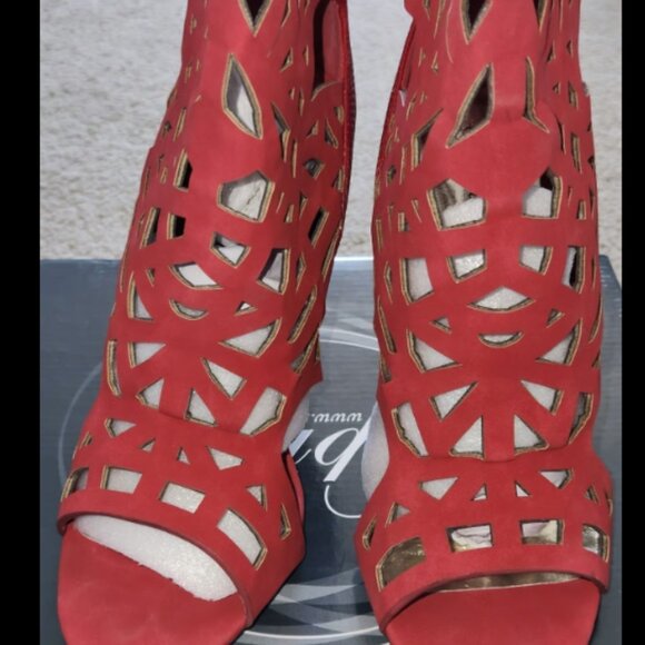 Unique Red Cutout Heels Size 7.5 - Picture 5 of 6